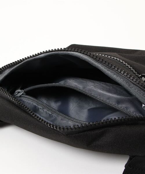 KANGOL（カンゴール）の「【KANGOL / カンゴール】 ダブル ZIP ボディバッグ（ボディバッグ/ウエストポーチ・レディース・ホワイト/ブラック/ベージュ・FREE）」の6枚目の写真