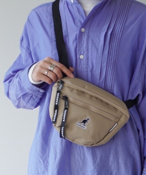 KANGOL（カンゴール）の「【KANGOL / カンゴール】 ダブル ZIP ボディバッグ（ボディバッグ/ウエストポーチ・レディース・ホワイト/ブラック/ベージュ・FREE）」の3枚目の写真