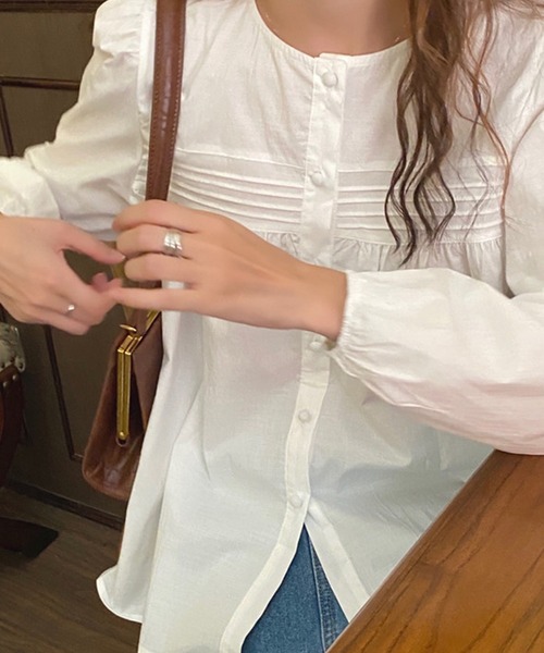 DAY CLOSET(デイ クローゼット)の「【袖ぐりが広めでストレスフリー】クラシカル ギャザー切り替え フレア ブラウス 体型カバーレディース(シャツ/ブラウス・レディース・ホワイト/ブラック/ブルー・ONE SIZE)」の8枚目の写真