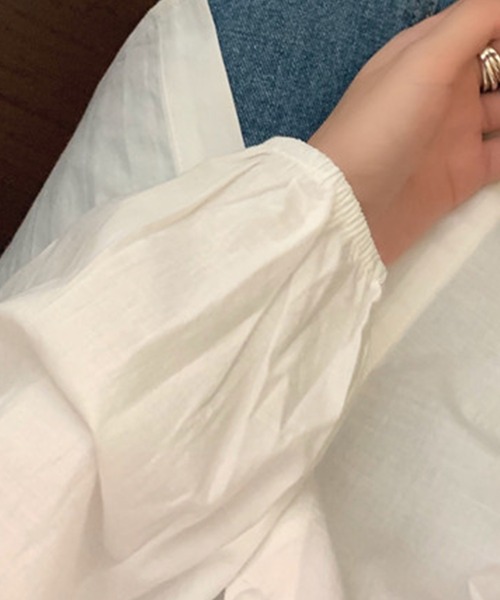 DAY CLOSET(デイ クローゼット)の「【袖ぐりが広めでストレスフリー】クラシカル ギャザー切り替え フレア ブラウス 体型カバーレディース(シャツ/ブラウス・レディース・ホワイト/ブラック/ブルー・ONE SIZE)」の12枚目の写真