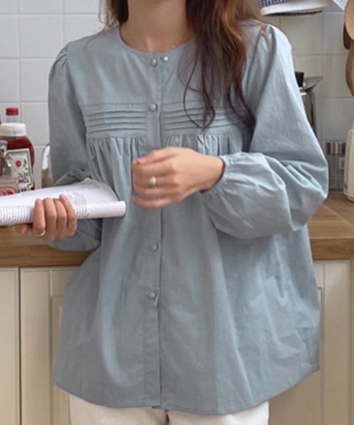 DAY CLOSET(デイ クローゼット)の「【袖ぐりが広めでストレスフリー】クラシカル ギャザー切り替え フレア ブラウス 体型カバーレディース(シャツ/ブラウス・レディース・ホワイト/ブラック/ブルー・ONE SIZE)」の5枚目の写真