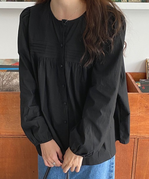 DAY CLOSET(デイ クローゼット)の「【袖ぐりが広めでストレスフリー】クラシカル ギャザー切り替え フレア ブラウス 体型カバーレディース(シャツ/ブラウス・レディース・ホワイト/ブラック/ブルー・ONE SIZE)」の6枚目の写真