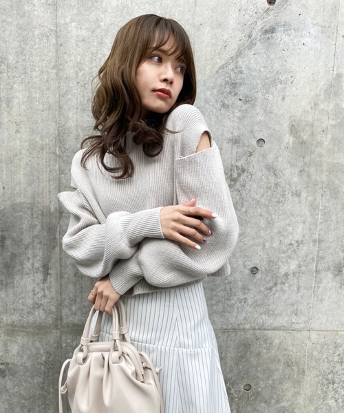 one after another NICE CLAUP(ワンアフターアナザーナイスクラップ)の「ヘルシーな肌見せ 2way肩あきニット(ニット/セーター・レディース・アイボリー/ライトグレー/ブルーパープル/ライトピンク・FREE)」の11枚目の写真