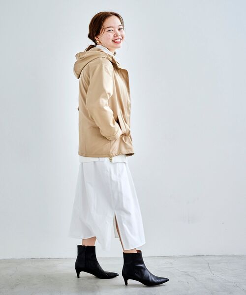 le.coeur blanc(ルクールブラン)の「ツイルストレッチフードブルゾン(ブルゾン・レディース・ベージュ/ネイビー/グレイッシュベージュ・FREE)」の5枚目の写真