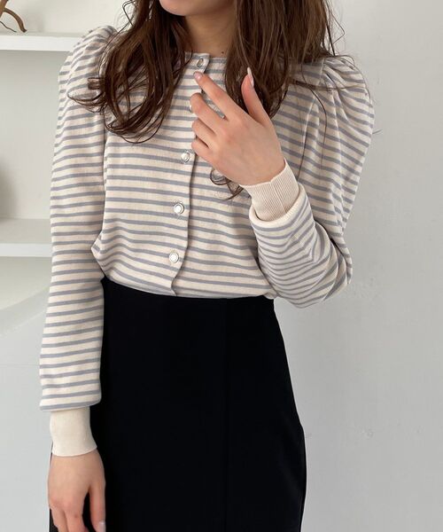 MAJESTIC LEGON（マジェスティックレゴン）の「パワショルコンパクトニットカーデ（カーディガン/ボレロ・レディース・アイボリー/ブルー系その他2/ブラック系その他/ブラック/ブルー・MEDIUM）」の5枚目の写真