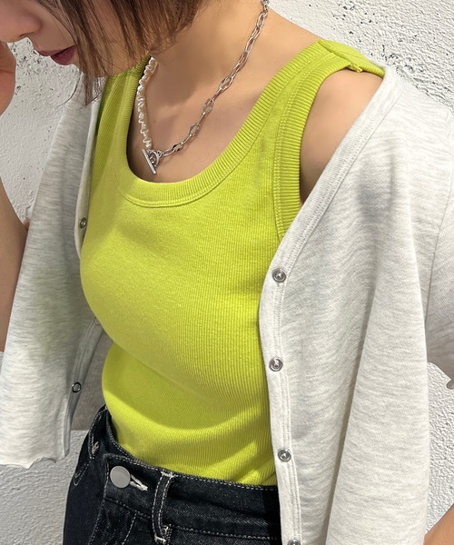 apres jour mignon（アプレジュールミニョン）の「カップ付きタンク【ZOZOTOWN限定アイテム】（タンクトップ・レディース・イエロー/グリーン/ブラック/オフホワイト・X-LARGE/フリー）」の4枚目の写真