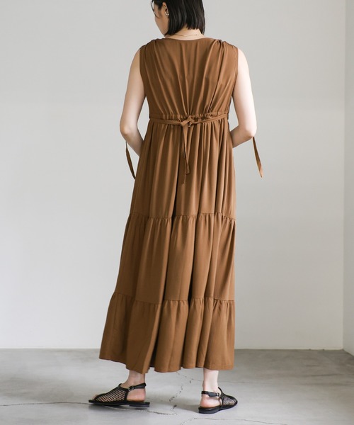 select MOCA(セレクトモカ)の「デザインギャザーノースリーブワンピース(ワンピース・レディース・ブラウン/オフホワイト/ダークネイビー・FREE)」の17枚目の写真
