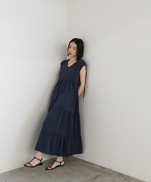 select MOCA(セレクトモカ)の「デザインギャザーノースリーブワンピース(ワンピース・レディース・ブラウン/オフホワイト/ダークネイビー・FREE)」の16枚目の写真