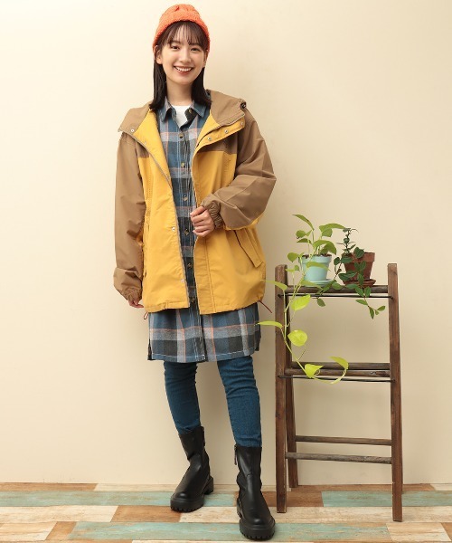 チチカカ(チチカカ)の「【ユニセックス】 撥水マウンテンパーカー(マウンテンパーカー・メンズ・ブラック/ベージュ・MEDIUM/LARGE)」の9枚目の写真