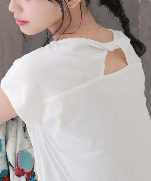 n'OrLABEL(ノアールレーベル)の「『バックツイストフレンチスリーブTシャツ』(Tシャツ/カットソー・レディース・ブラック/ネイビー/オフホワイト/ピンク・1/2)」の2枚目の写真