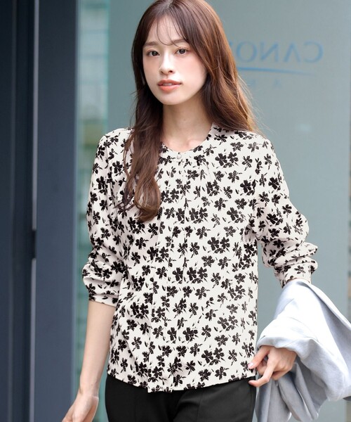Tiaclasse(ティアクラッセ)の「【大きいサイズ】バンドカラー2WAYタックブラウス(シャツ/ブラウス・レディース・ブラック/グレー/オフホワイト/ピンク/ブルー/グレイッシュベージュ/ホワイト系その他・XL/XXL)」の9枚目の写真
