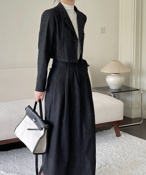 emi+（エミプラス）の「ショート開襟デニムジャケット＋ロングスカート セットアップ（テーラードジャケット・レディース・ブラック/インディゴブルー・M/L）」の2枚目の写真
