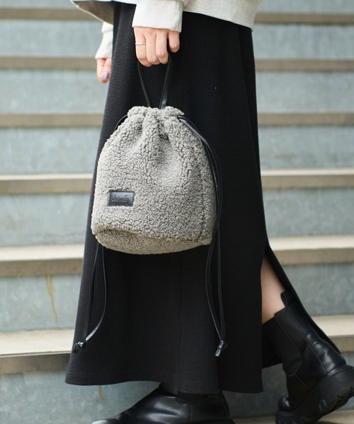 Actually(アクチュアリー)の「ボア2WAY 巾着バッグ(ショルダーバッグ・レディース・グレー/グリーン/アイボリー・フリー)」の3枚目の写真