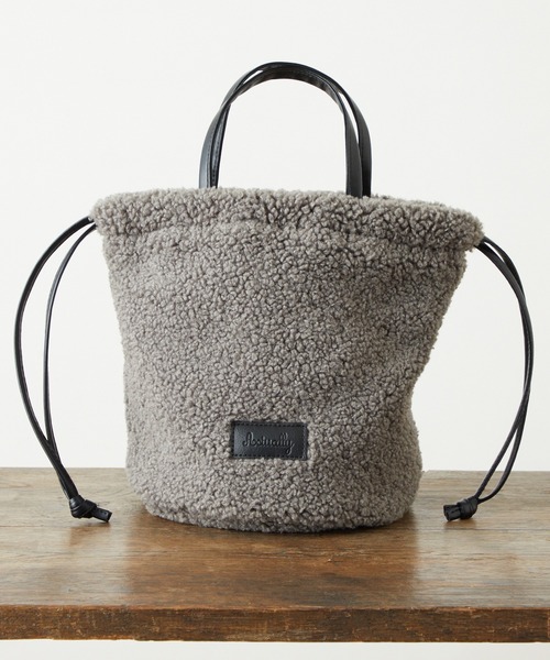 Actually(アクチュアリー)の「ボア2WAY 巾着バッグ(ショルダーバッグ・レディース・グレー/グリーン/アイボリー・フリー)」の4枚目の写真