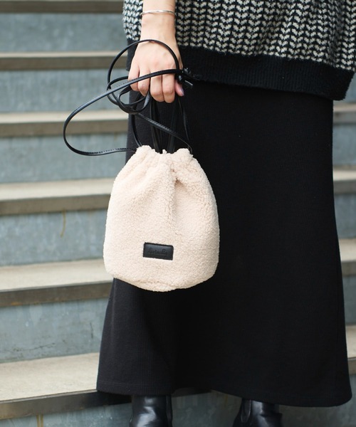 Actually(アクチュアリー)の「ボア2WAY 巾着バッグ(ショルダーバッグ・レディース・グレー/グリーン/アイボリー・フリー)」の18枚目の写真