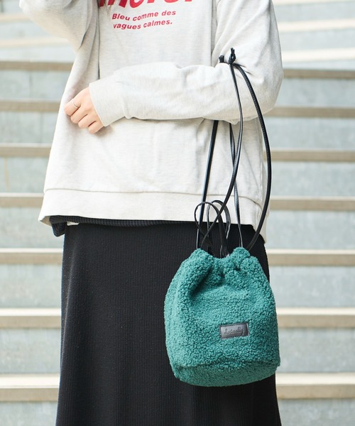 Actually(アクチュアリー)の「ボア2WAY 巾着バッグ(ショルダーバッグ・レディース・グレー/グリーン/アイボリー・フリー)」の14枚目の写真