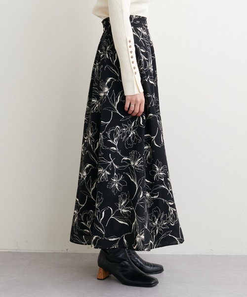 natural couture（ナチュラルクチュール）の「ウエストタックデザインアソートスカート（スカート・レディース・ブラック/ベージュ/レッド/オフホワイト・FREE）」の6枚目の写真