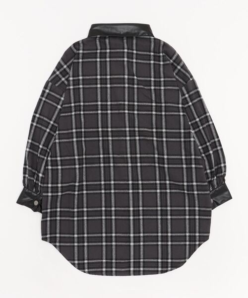 Salong hameu(サロン ハミュー)の「襟フェイクレザー チェックシャツ レディース/長袖ビッグシルエットシャツ(シャツ/ブラウス・レディース・ベージュ/グリーン/グレー・M/L)」の4枚目の写真