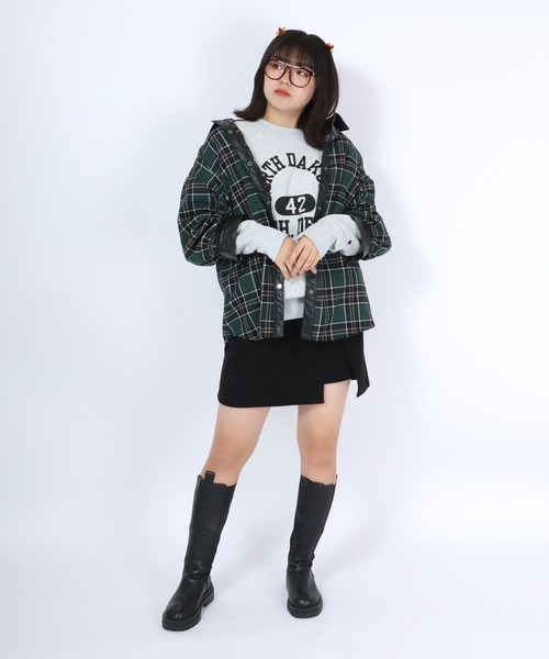 Salong hameu(サロン ハミュー)の「襟フェイクレザー チェックシャツ レディース/長袖ビッグシルエットシャツ(シャツ/ブラウス・レディース・ベージュ/グリーン/グレー・M/L)」の9枚目の写真