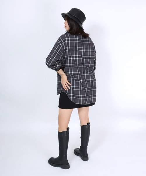 Salong hameu(サロン ハミュー)の「襟フェイクレザー チェックシャツ レディース/長袖ビッグシルエットシャツ(シャツ/ブラウス・レディース・ベージュ/グリーン/グレー・M/L)」の16枚目の写真