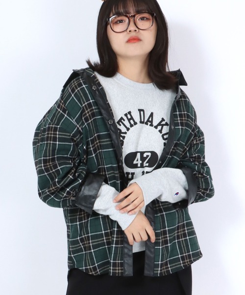 Salong hameu(サロン ハミュー)の「襟フェイクレザー チェックシャツ レディース/長袖ビッグシルエットシャツ(シャツ/ブラウス・レディース・ベージュ/グリーン/グレー・M/L)」の10枚目の写真