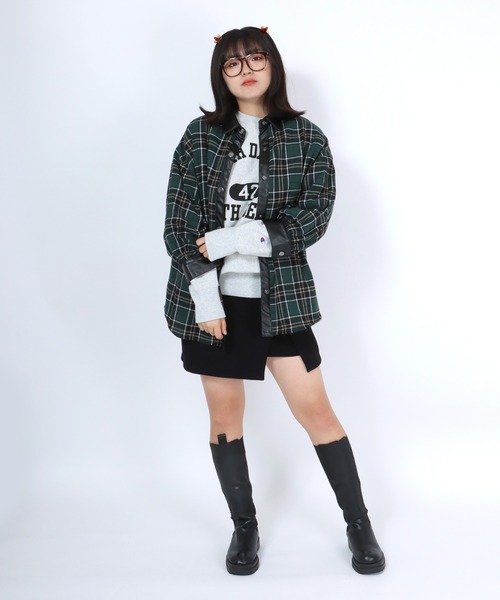 Salong hameu(サロン ハミュー)の「襟フェイクレザー チェックシャツ レディース/長袖ビッグシルエットシャツ(シャツ/ブラウス・レディース・ベージュ/グリーン/グレー・M/L)」の8枚目の写真