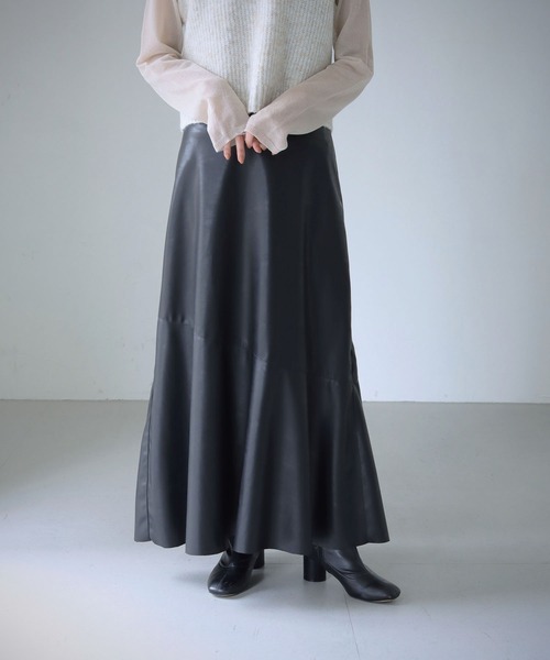 cheriella（シェリエラ）の「【cheriella】WEB限定フェイクレザーマーメイドスカート（スカート・レディース・ブラック/アイボリー・M）」の11枚目の写真