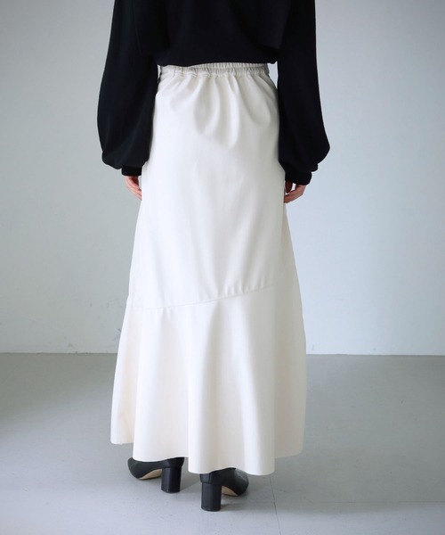 cheriella（シェリエラ）の「【cheriella】WEB限定フェイクレザーマーメイドスカート（スカート・レディース・ブラック/アイボリー・M）」の8枚目の写真