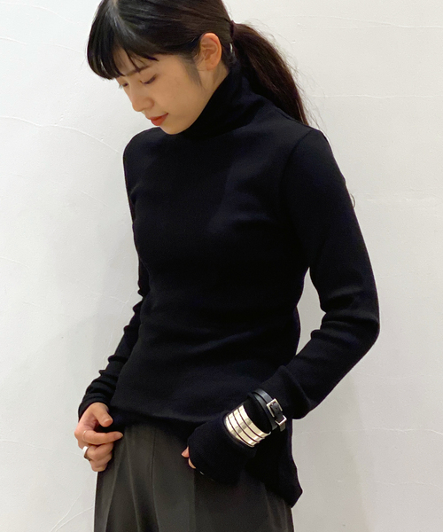 AP STUDIO（エーピーストゥディオ）の「SCENTOF ルーズタートルネックプルオーバー（ニット/セーター・レディース・チャコールグレー/ブラック/ベージュ・FREE）」の2枚目の写真