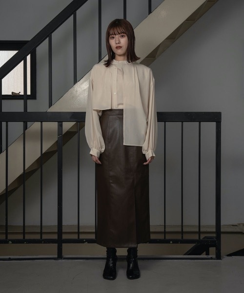 I_am（アイアム）の「front slit leather skirt（スカート・レディース・オリーブ/アイボリー/ブラウン・FREE）」の4枚目の写真