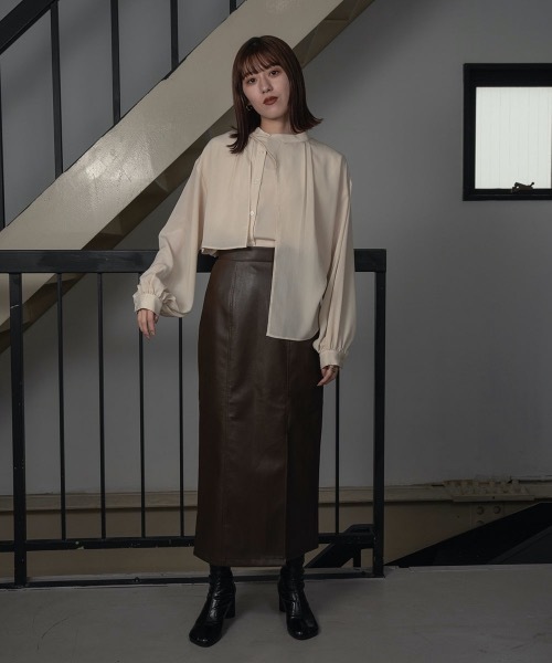 I_am（アイアム）の「front slit leather skirt（スカート・レディース・オリーブ/アイボリー/ブラウン・FREE）」の5枚目の写真