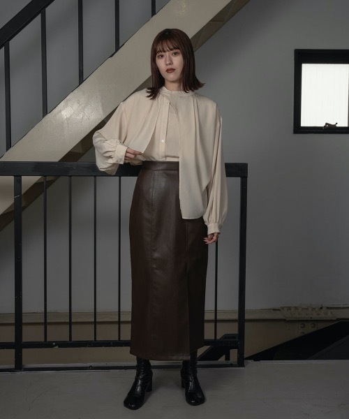 I_am（アイアム）の「front slit leather skirt（スカート・レディース・オリーブ/アイボリー/ブラウン・FREE）」の6枚目の写真