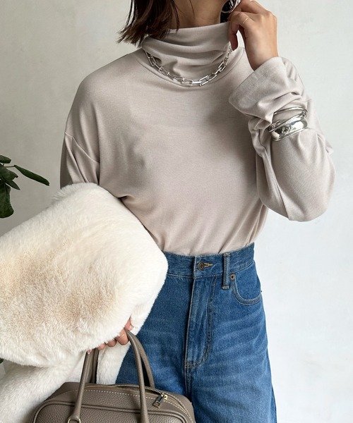 DouDou(ドゥドゥ)の「ルーズタートルTEE(Tシャツ/カットソー・レディース・オフホワイト/ライトベージュ/ダークブラウン/ブラック・FREE)」の2枚目の写真