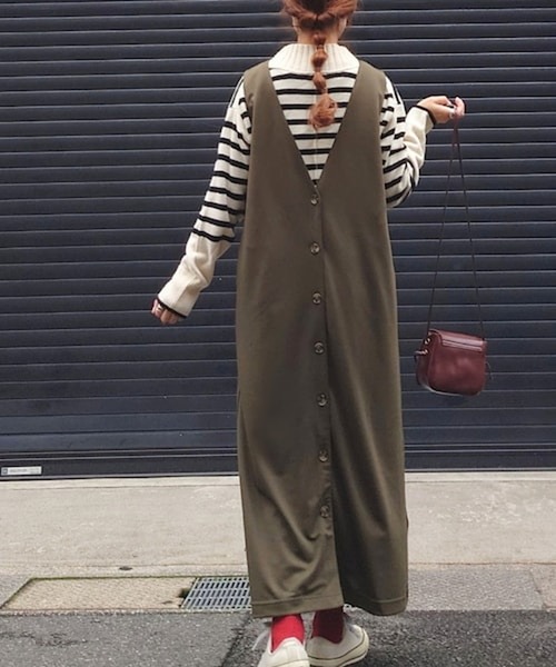 Fizz（フィズ）の「【maiko_wear × Fizz コラボ】　前後2Way　ポンチ素材ジャンパースカート（サロペット/オーバーオール・レディース・ブラウン/カーキ/ブラック・M）」の4枚目の写真