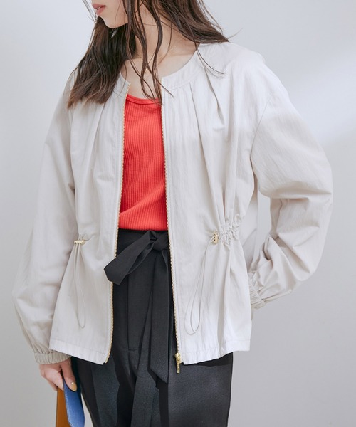 VIS（ビス）の「【UVケア・洗える】ウエストドロストブルゾン（ブルゾン・レディース・ベージュ/ホワイト系その他5/ブルー系その他4・FREE）」の2枚目の写真