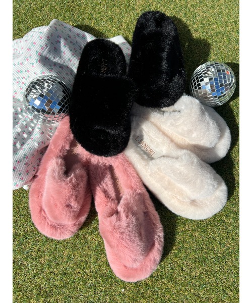 WC（ダブル シー）の「バックベルトフェイクファーサンダル（サンダル・レディース・ホワイト/ブラック・SMALL/MEDIUM）」の7枚目の写真