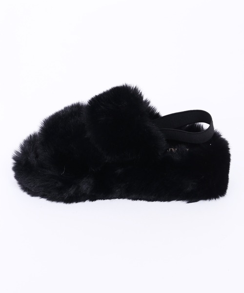 WC（ダブル シー）の「バックベルトフェイクファーサンダル（サンダル・レディース・ホワイト/ブラック・SMALL/MEDIUM）」の11枚目の写真