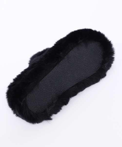 WC（ダブル シー）の「バックベルトフェイクファーサンダル（サンダル・レディース・ホワイト/ブラック・SMALL/MEDIUM）」の15枚目の写真