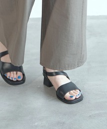 アシンメトリーチャンキーサンダル