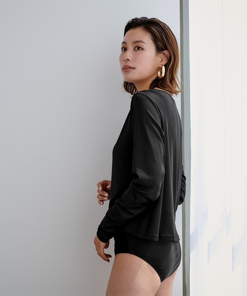 フロントクロスデザイントップス／ラッシュガード