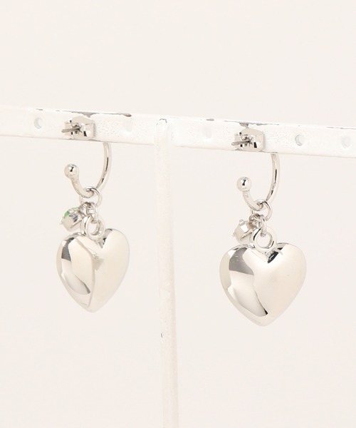 jouetie（ジュエティ）の「ポイントビジューハートピアス（ピアス（両耳用）・レディース・シルバー/ゴールド・FREE）」の9枚目の写真
