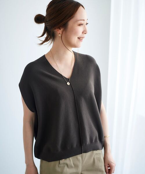 le.coeur blanc（ルクールブラン）の「ガーターアミコクーンVネックニット（ニット/セーター・レディース・ブルー/マスタード/オフホワイト/ダークブラウン・38）」の3枚目の写真