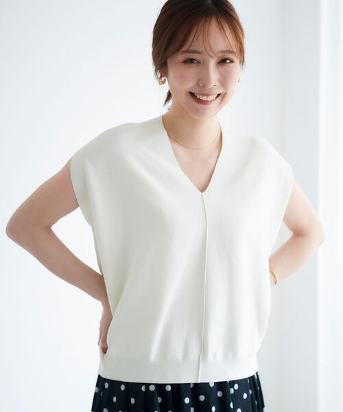 le.coeur blanc（ルクールブラン）の「ガーターアミコクーンVネックニット（ニット/セーター・レディース・ブルー/マスタード/オフホワイト/ダークブラウン・38）」の2枚目の写真