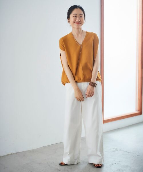 le.coeur blanc（ルクールブラン）の「ガーターアミコクーンVネックニット（ニット/セーター・レディース・ブルー/マスタード/オフホワイト/ダークブラウン・38）」の5枚目の写真