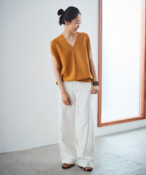 le.coeur blanc（ルクールブラン）の「ガーターアミコクーンVネックニット（ニット/セーター・レディース・ブルー/マスタード/オフホワイト/ダークブラウン・38）」の6枚目の写真