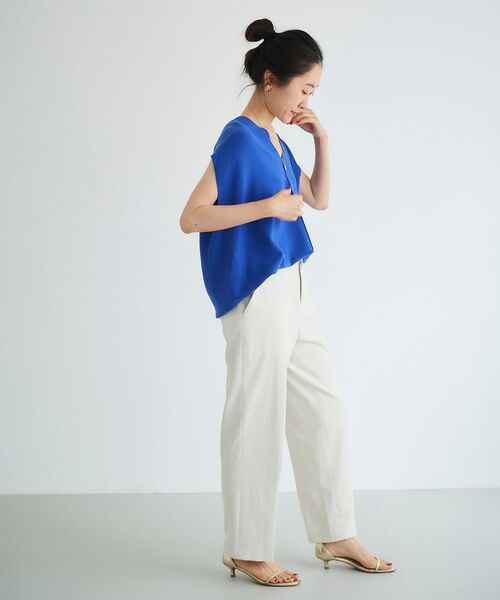 le.coeur blanc（ルクールブラン）の「ガーターアミコクーンVネックニット（ニット/セーター・レディース・ブルー/マスタード/オフホワイト/ダークブラウン・38）」の13枚目の写真