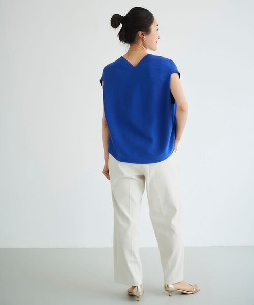 le.coeur blanc（ルクールブラン）の「ガーターアミコクーンVネックニット（ニット/セーター・レディース・ブルー/マスタード/オフホワイト/ダークブラウン・38）」の14枚目の写真