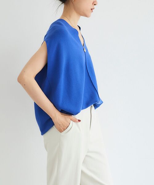 le.coeur blanc（ルクールブラン）の「ガーターアミコクーンVネックニット（ニット/セーター・レディース・ブルー/マスタード/オフホワイト/ダークブラウン・38）」の16枚目の写真