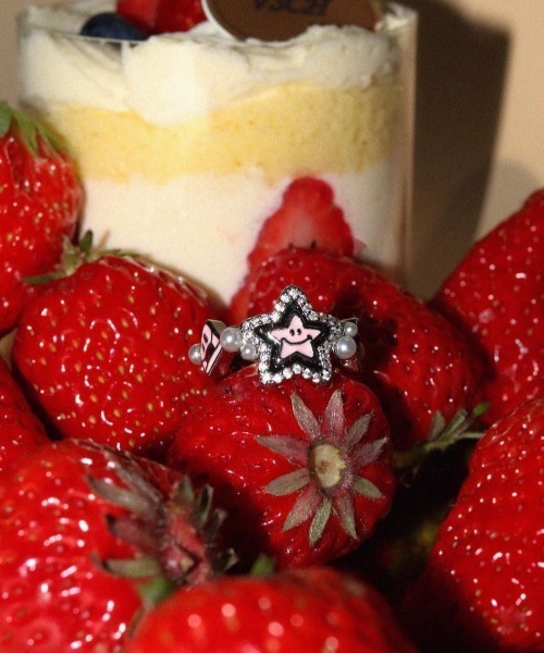 VSCH（ブイエスシーエイチ）の「ストリートファッション VSCH ブイエス 新品 VSCH Chunky Lucky star Ring リング ブラック