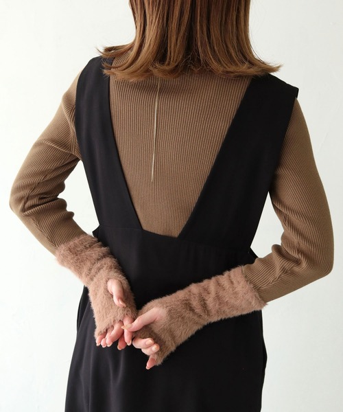 HER CLOSET(ハークローゼット)の「【vingtrois】袖シャギー切替リブニット(ニット/セーター・レディース・モカ/アイボリー/ブラック/チャコールグレー/カーキ・M)」の21枚目の写真